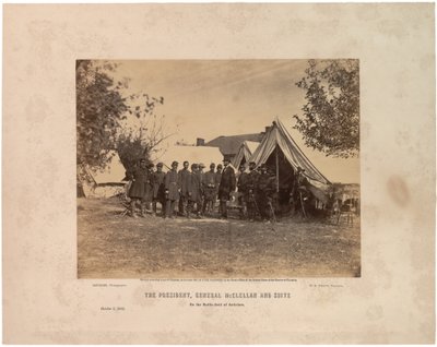 Præsidenten, general McClellan og suite på... Antietam, 3. oktober, 1862 (sepia foto) af Alexander Gardner